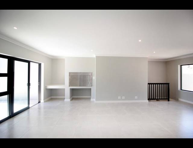 3 BEDROOM TOWNHOUSE FOR SALE IN FRAAIUITSIG